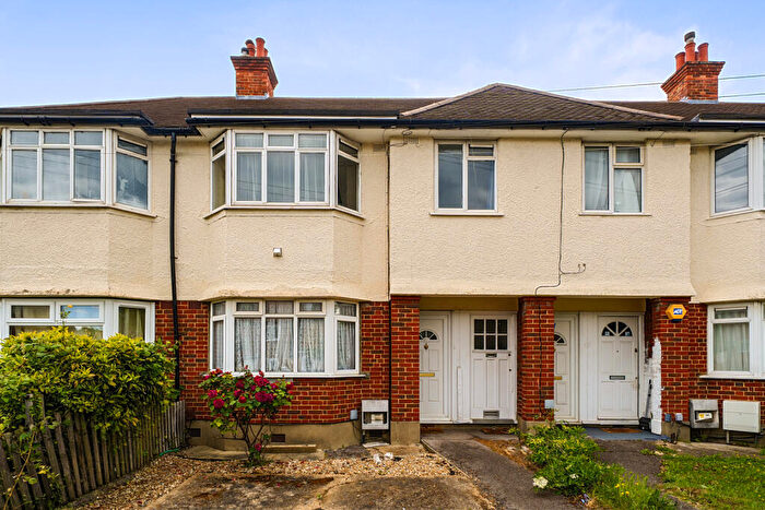 Maisonette For Sale In Wide Way, Mitcham, CR4
