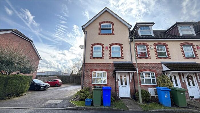 3 Bedroom End Of Terrace House To Rent In Glenwood Court, Farnborough, GU14