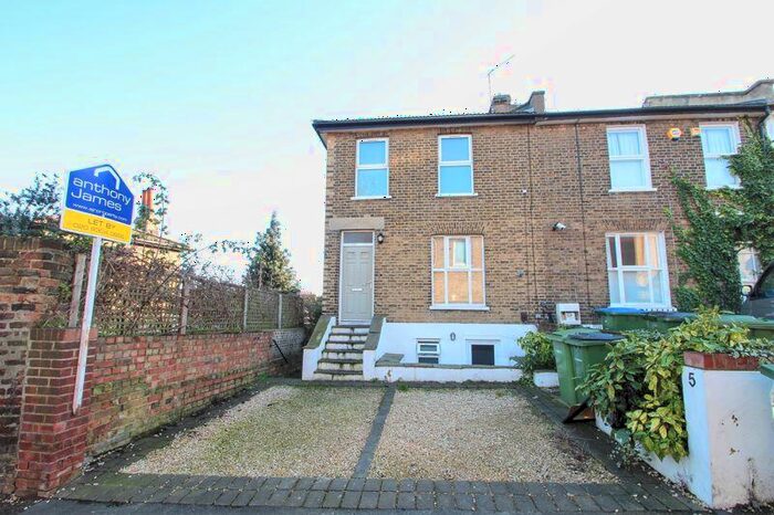 2 Bedroom Maisonette To Rent In Plum Lane, London, Greater London, SE18
