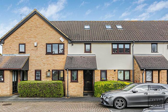 2 Bedroom Maisonette To Rent In Perry Mead, Enfield, EN2