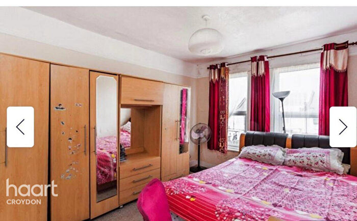 3 Bedroom Terraced House For Sale In Pemdevon Road, Croydon, CR0