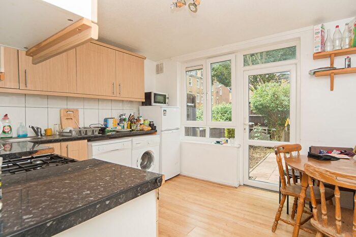 3 Bedroom Town House To Rent In Kirkland Walk, Hackney, E8