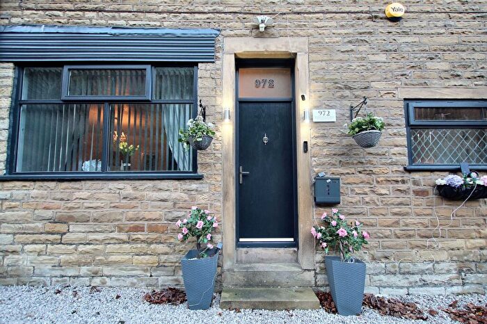 3 Bedroom End Of Terrace House For Sale In Burnley Road, Todmorden, OL14