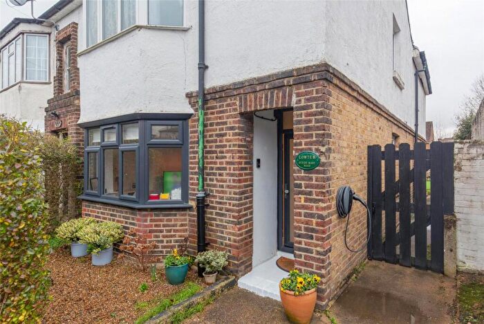 2 Bedroom Apartment For Sale In Queen Mary Road, Upper Norwood, London, SE19