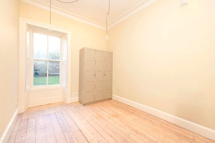 3 Bedroom Flat To Rent In Lauriston Place, Central, Edinburgh, EH3