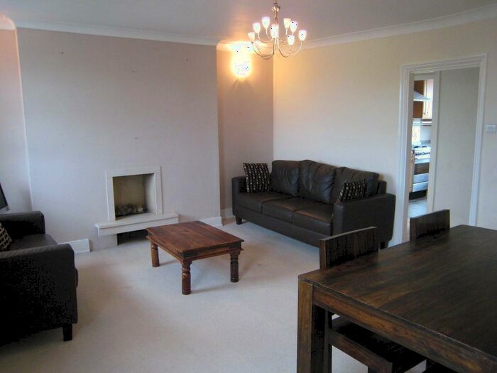 2 Bedroom Flat To Rent In Compton Road, London, N1