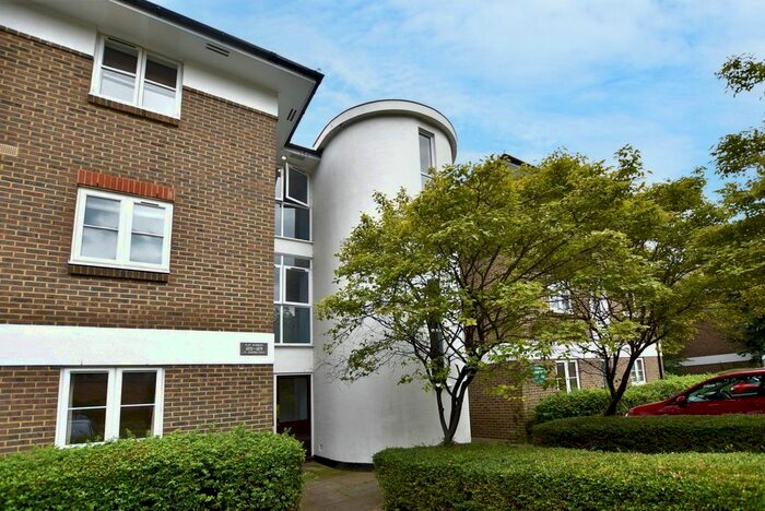 2 Bedroom Flat To Rent In St. Josephs Vale, London, SE3