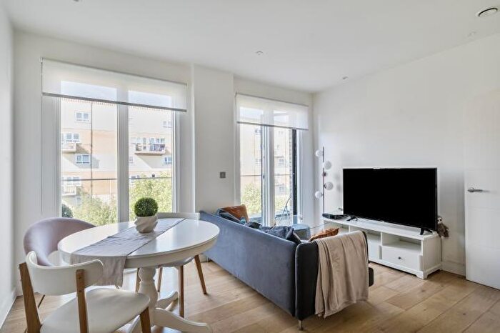 2 Bedroom Flat For Sale In Cambridge Avenue, London, NW6