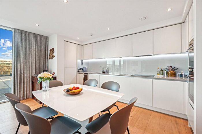 2 Bedroom Flat For Sale In Chiswick High Road, London, W4