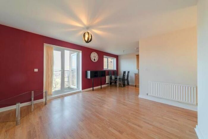 2 Bedroom Flat To Rent In Kenninghall View, Sheffield, S2