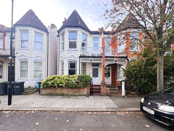 2 Bedroom Flat To Rent In Arcadian Gardens, Wood Green, London, N22