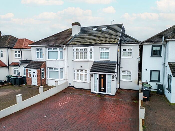 5 Bedroom Semi Detached House For Sale In Valley Drive, Gravesend, Kent, DA12