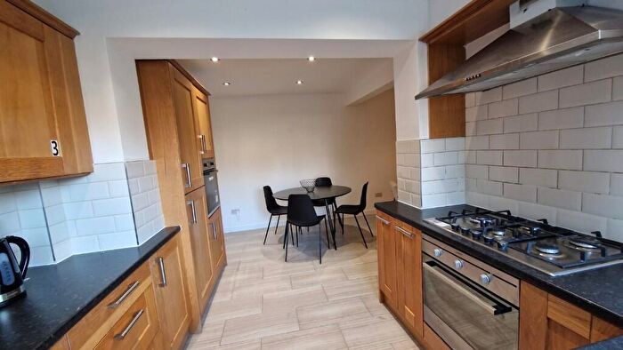 House Of Multiple Occupation To Rent In Carlton Drive, Benfleet, Essex, SS7