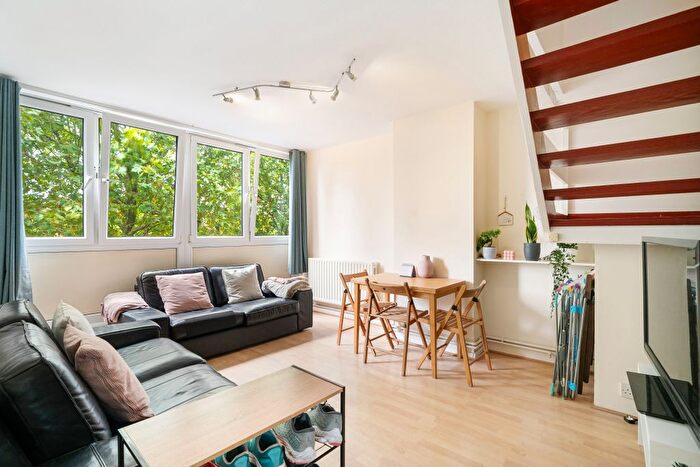 4 Bedroom Flat To Rent In Thomas Baines Road, London, SW11