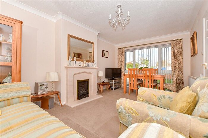 2 Bedroom Detached Bungalow For Sale In Leatt Close, Broadstairs, Kent, CT10