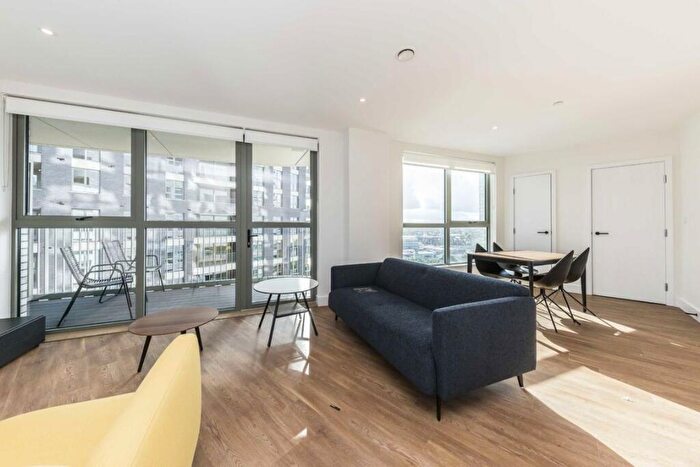 2 Bedroom Flat To Rent In Union Way, Old Oak Common, NW10