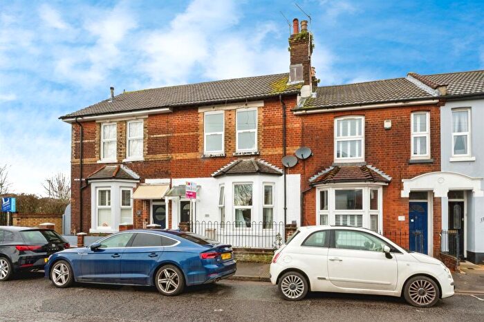 3 Bedroom Terraced House For Sale In Macnaghten Road, Southampton, SO18