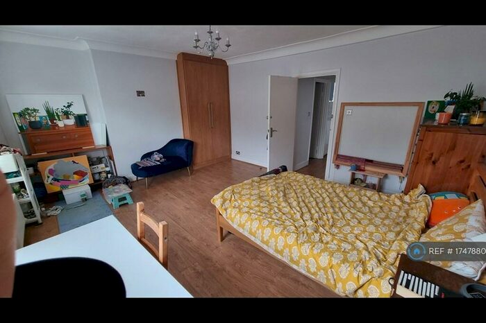 3 Bedroom Maisonette To Rent In Ferme Park Road, London, N4