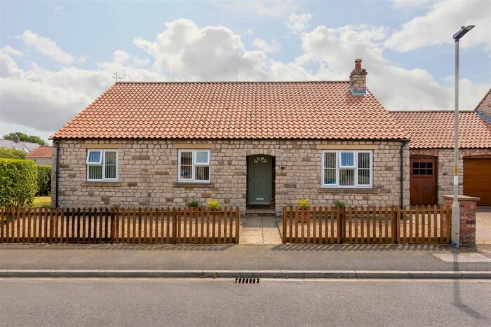 3 Bedroom Detached Bungalow For Sale In Brier Park, Nawton, York, YO62