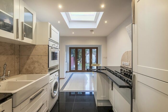 2 Bedroom Flat To Rent In The Mews, Norbury Crescent, London SW16