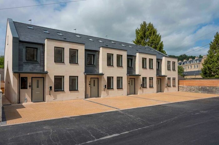 4 Bedroom House To Rent In Henrietta Gardens, BA2