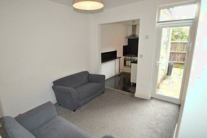 4 Bedroom House To Rent In Winnie Road, Birmingham, B29