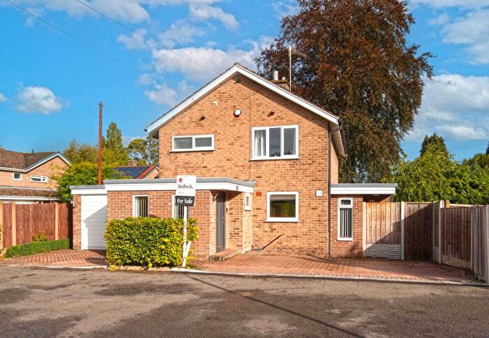 3 Bedroom Detached House For Sale In Glenthorne Close, Brampton, S40