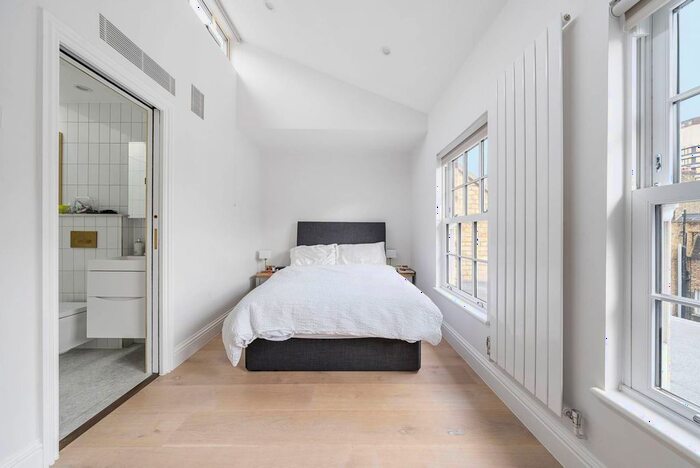3 Bedroom Flat To Rent In Windmill Street, Fitzrovia, London, W1T