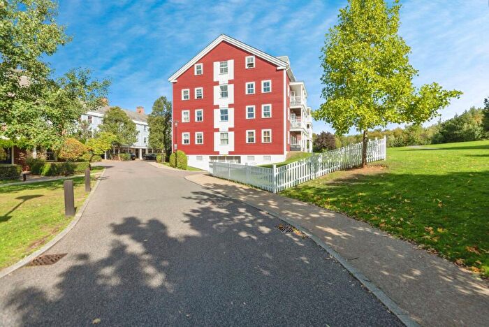 2 Bedroom Flat For Sale In Lewiston Close, Worcester Park, KT4