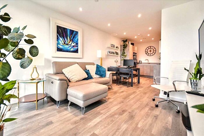 1 Bedroom Flat To Rent In Kelton House, Corbet Gardens, Chiswick, W3