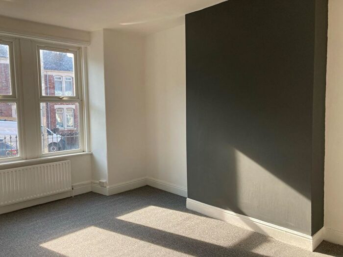 2 Bedroom Flat To Rent In Whitehall Road, Gateshead, NE8