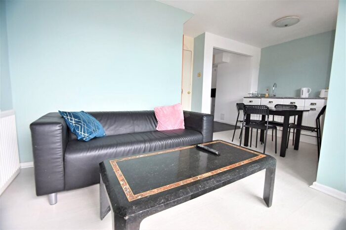 3 Bedroom Flat To Rent In Crown Street, Portsmouth, Hampshire, PO1