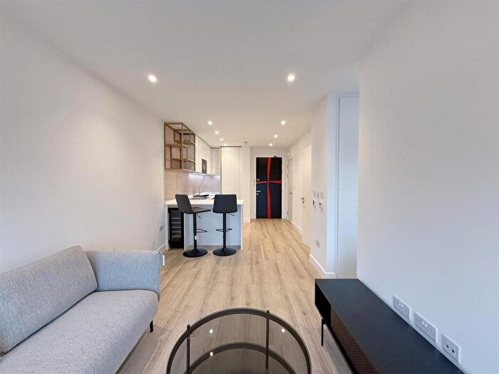 Apartment To Rent In Quay Walk, Wembley, HA0