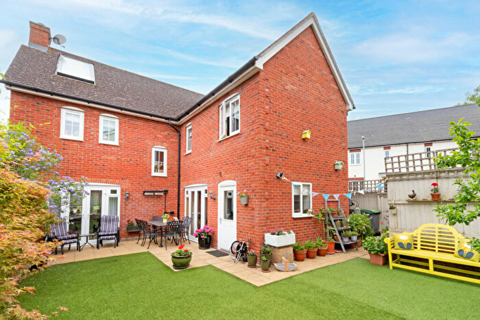 4 Bedroom Detached House For Sale In Barley Lane, Dunmow, Essex, CM6