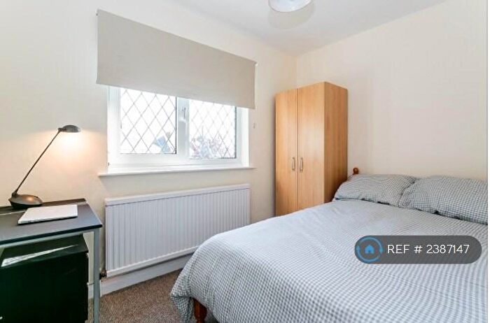 5 Bedroom Semi-Detached House To Rent In Durham Close, Guildford, GU2