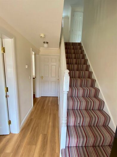 4 Bedroom Town House To Rent In Cardinal Close, Birmingham, B17