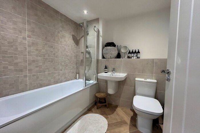 3 Bedroom Semi-Detached House To Rent In Castle Hill Drive, Swanscombe, DA10