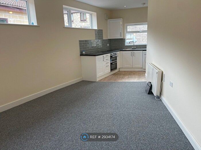 2 Bedroom Flat To Rent In High St, Radstock, BA3
