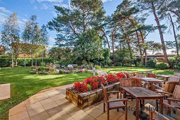 2 Bedroom Apartment For Sale In Coppice Gate, Dibden Purlieu, Southampton, SO45