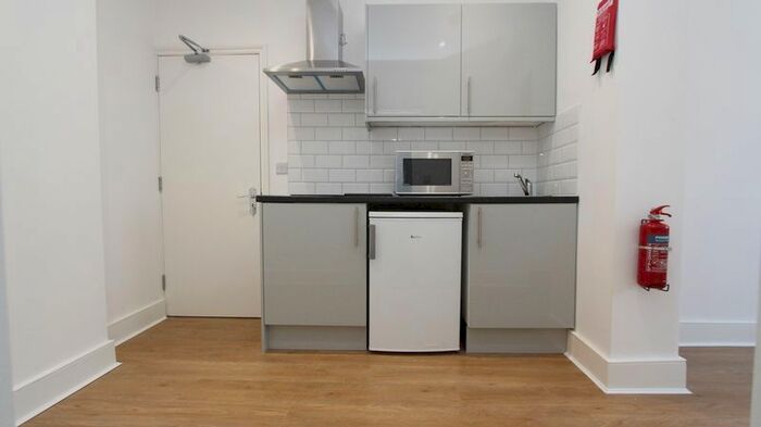 Property To Rent In Hedge Lane, London, N13