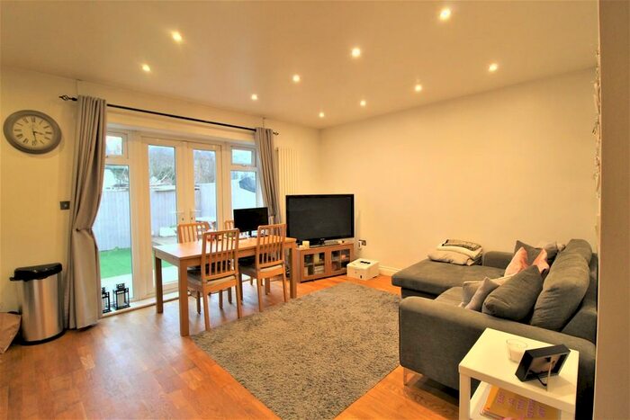 1 Bedroom Maisonette To Rent In Brighton Road, South Croydon, CR2