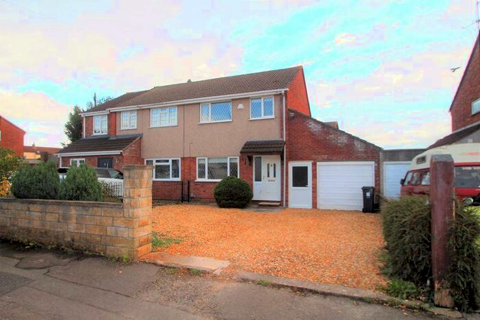 3 Bedroom House To Rent In Wincroft, Bristol, BS30