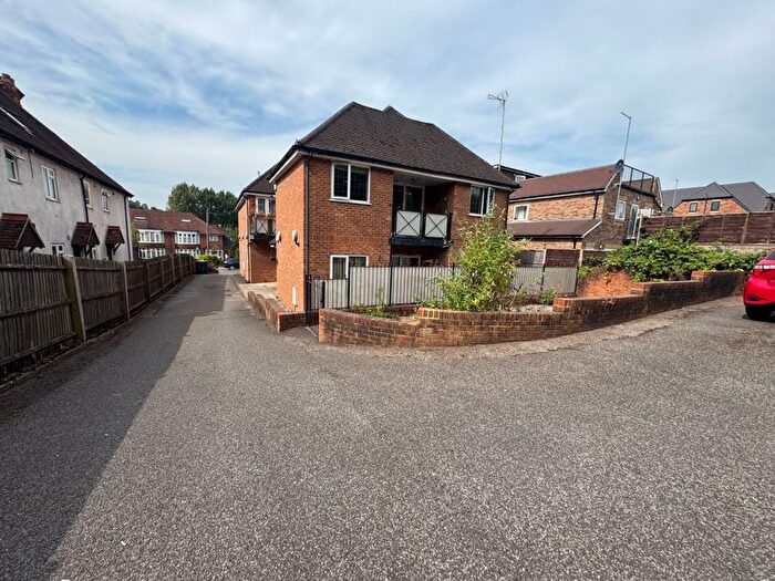 1 Bedroom Flat To Rent In West Wycombe Road, High Wycombe, HP12