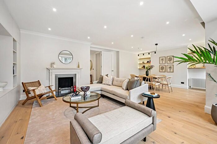 3 Bedroom Flat For Sale In Drayton Gardens, Chelsea, London, SW10