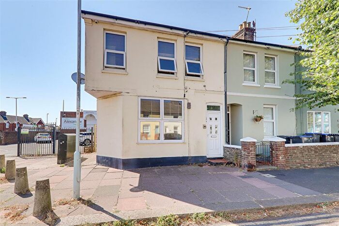 2 Bedroom Flat For Sale In Southfield Road, Worthing, BN14