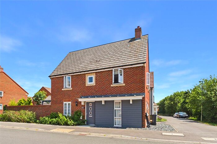 3 Bedroom Detached House For Sale In Cleeve Road, Basingstoke, Hampshire, RG24