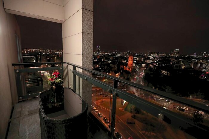 2 Bedroom Penthouse To Rent In Crown Point Road, Leeds, LS9