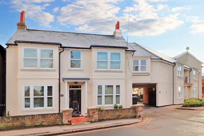 2 Bedroom Apartment To Rent In Surrey House, Pleasant Place, Hersham, Walton-on-thames, Surrey, KT12