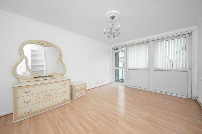 2 Bedroom Apartment To Rent In Comber Grove, Camberwell, SE5