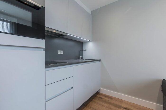 Studio To Rent In Warwick Road, London, SW5